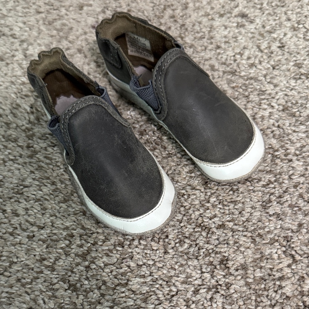 Robeez 6-12 month Slip-On Shoes - Gray and White